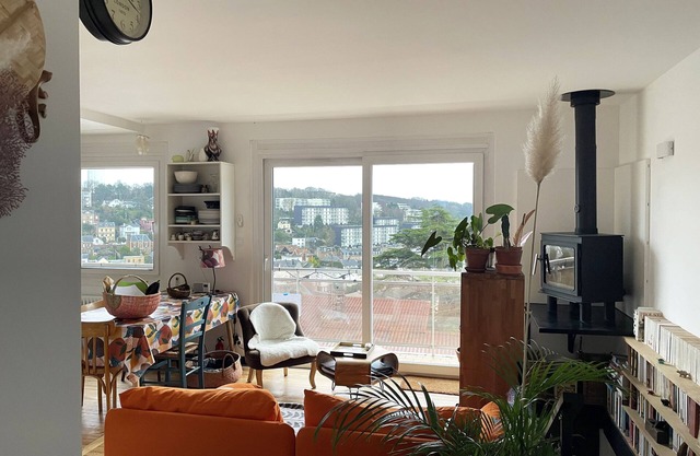 VIEW OF THE SAINTE ADRESSE VALLEY AND SEA IN THE DISTANCE