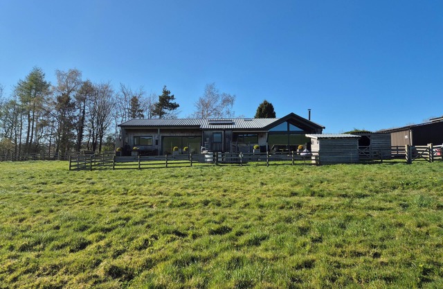 Viewpoint Lodge with Wood-Fired Hot Tub in Much Wenlock - 8 bedrooms available