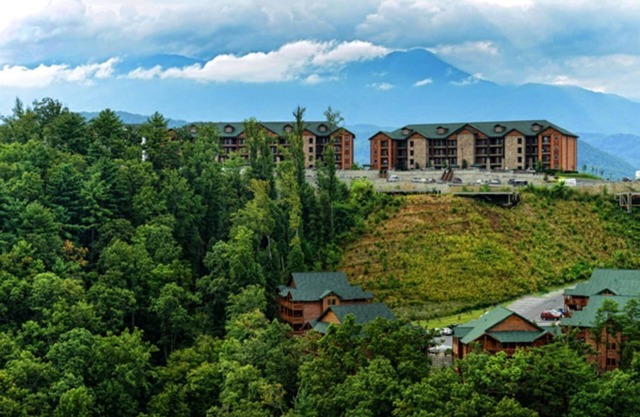 VIEWS! CHRISTMAS! 2 BD-2 BA WATER PARK! MOUNTAIN TOP!