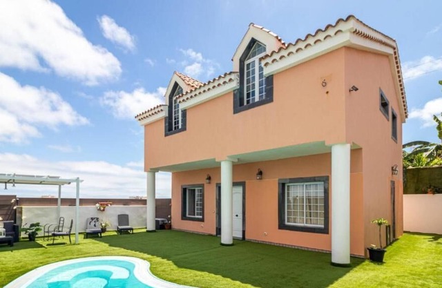 VILLA SAMPEREZ GROUND FLOOR: + Pool + Garden + Barbecue + 2 Bedrooms + 6Pax
