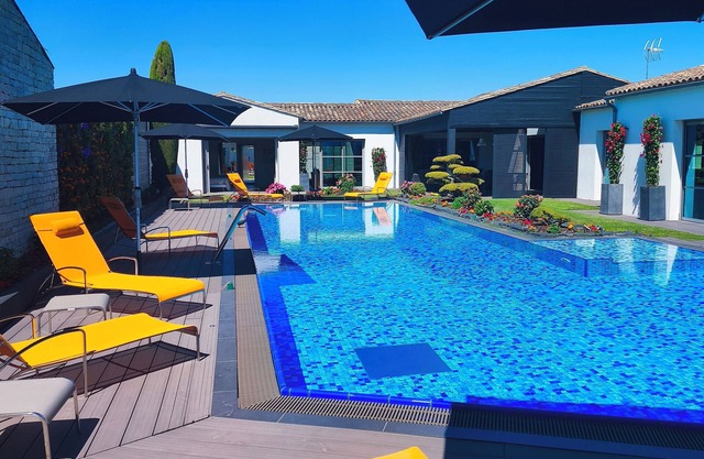 VILLA D'ARCHITECTE n A tranquil jewel ideally set in Sainte-Marie de Ré