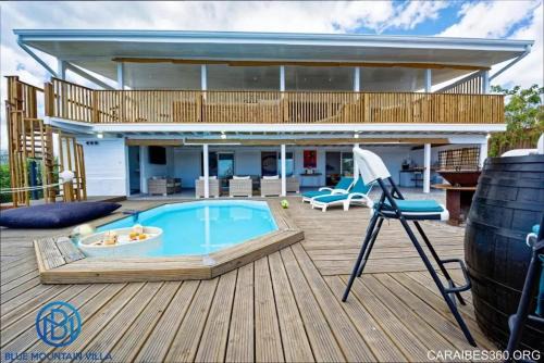 Villa élégante avec vue sur mer et montagne au Carbet