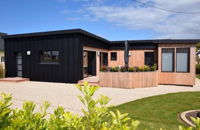 Villa 11 Cocoon* with SPA and SAUNA, 250 m from the sea and GR34, PLOUESCAT.