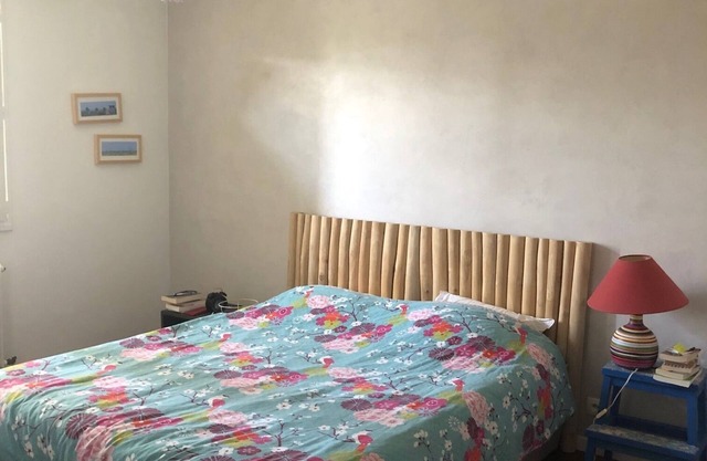 Villa 15minutes from Bordeaux with swimming pool in the middle of the vineyards.