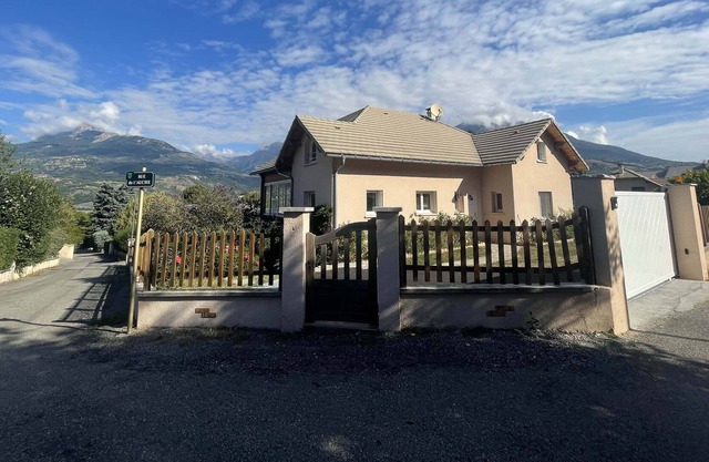 Villa 16pers. jacuzzi closed ground parking near lake and mountain