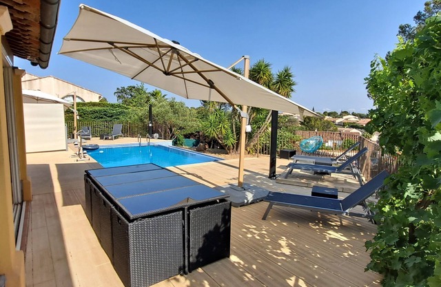 Villa 210m² Piscine Débordement 12 Personnes vue Dominante 3