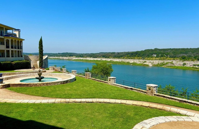 Villa 2103 - 2 Bed/2 Bath Lakefront Condo at Island Resort - All Amenities