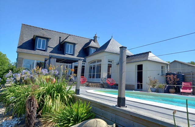 Villa 4 ✨ 2 km from the bay, house with covered pool and enclosed garden