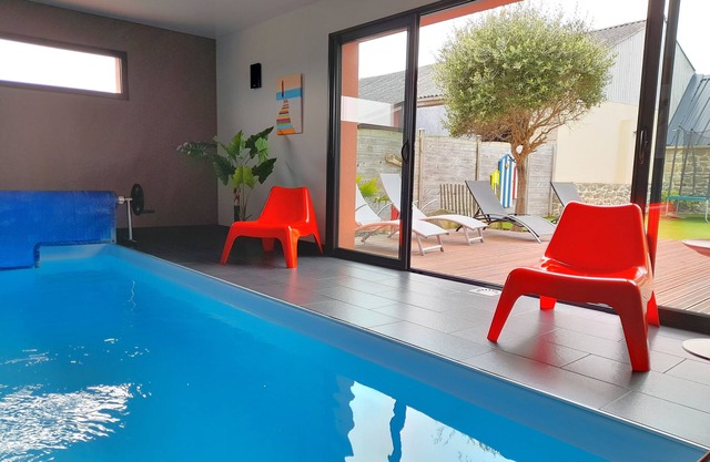 VILLA 4* PRIVATE SWIMMING POOL-100m SEA-Enclosed GARDEN-BIKES-TRAMPOLINE- KAYAKS
