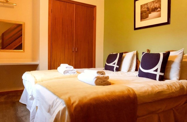 Villa 8, 4 Bedrooms, Sleeps 10 with Sauna and Leisure Club Access