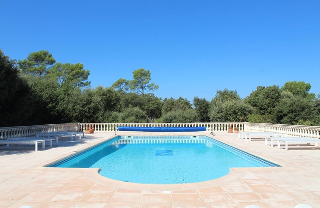Villa 8 people, heated pool 15X6 quiet garden 4 km from Lorgues Provence