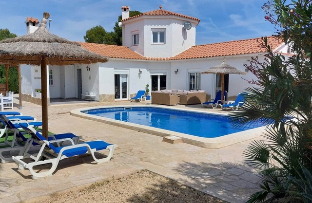 Villa 8 people with swimming pool (Costa Daurada)