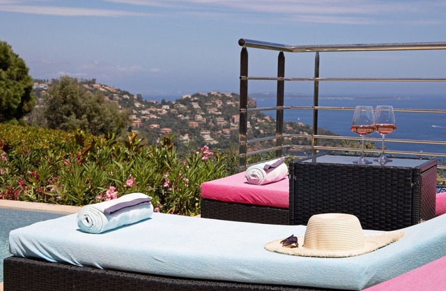 Villa 83GEOR, luxury, near beach, stunning views, in domain, Côte d'Azur