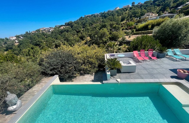 Villa 'Architecte Vue Mer' with Sea View, Wi-Fi and Air Conditioning