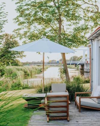 Villa aan het water met hottub