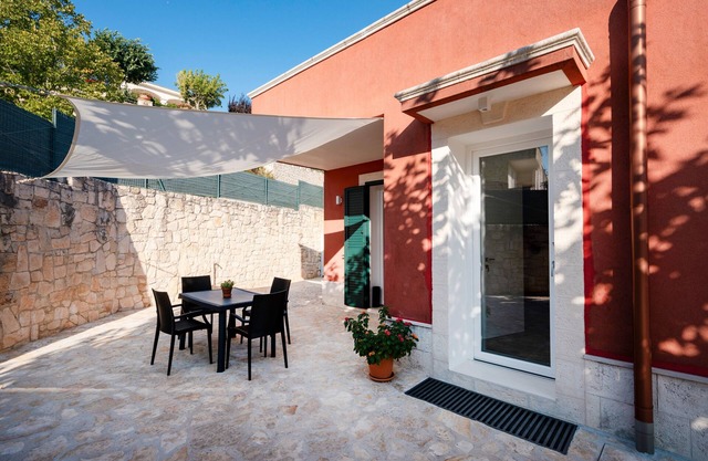 Villa Ada - Apartment 'Monica' with Private Terrace, Wi-Fi and Air Conditioning