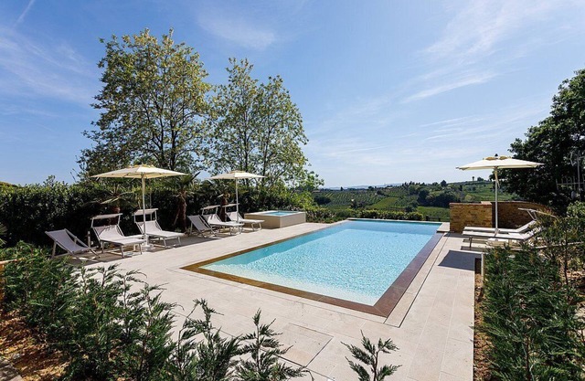 Villa Albizia: A characteristic and welcoming four-story apartment that is part of a villa surrounded by the greenery, with Free WI-FI.