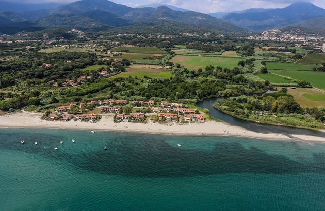 Villa along the beach (second line)