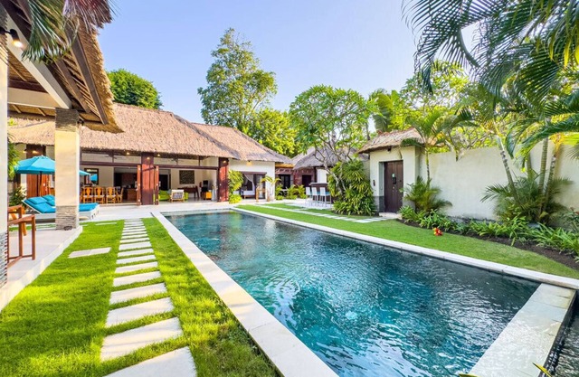 Villa Alore 6BR Pool Villa 7mnt walk to the beach