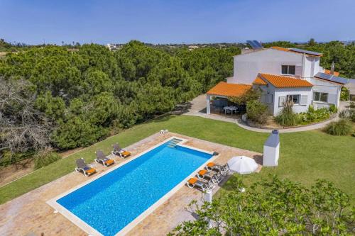 Villa Amoreira by Villa Plus