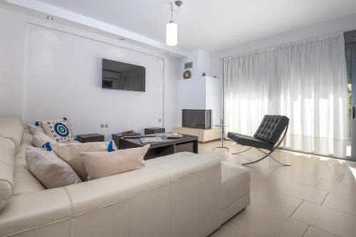 Villa Anavil - Boutique Coastal Retreat in Varkiza