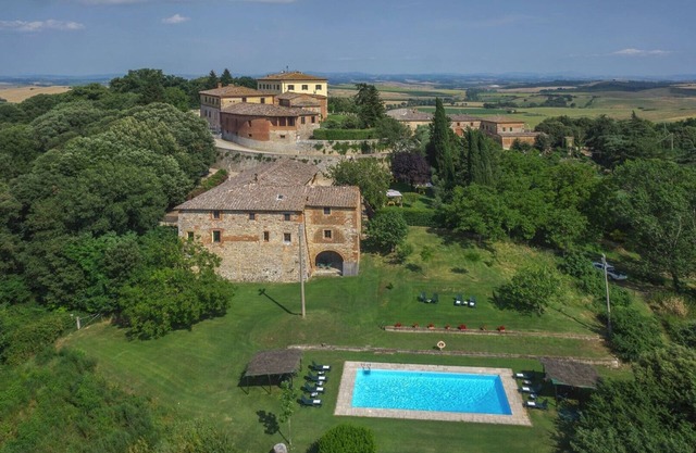 VILLA and FARM OF RADI SIENA TUSCANY CHARMING APT OCA 2/3 AIR COND WIFI POOL