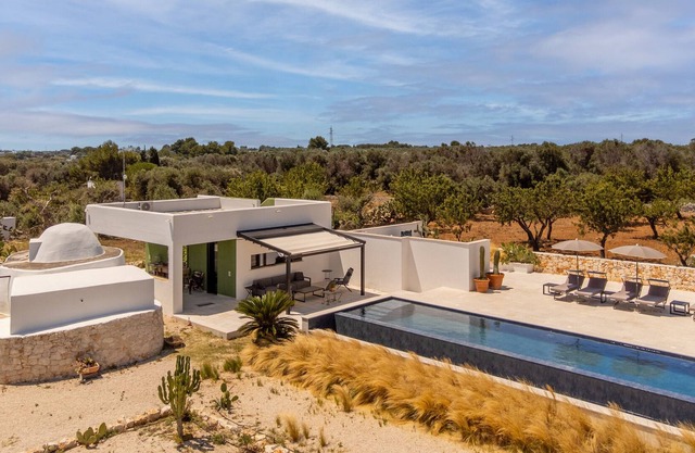 Villa "Aspri con Piscina a Sfioro" with Pool & Wi-Fi