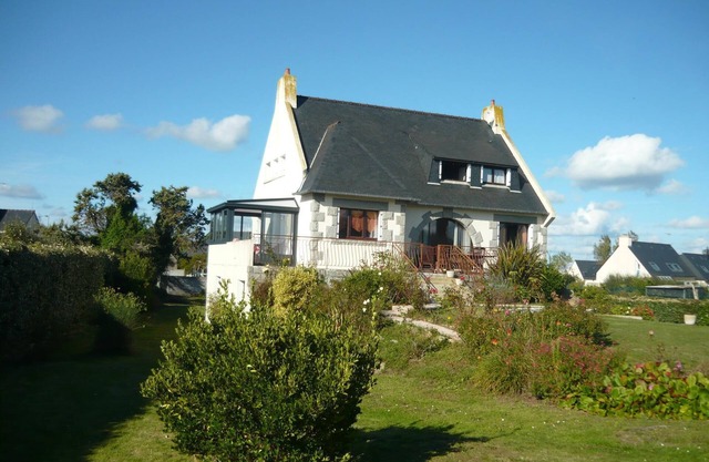 Villa at Ile Grande, on the Pink Granite Coast with sea view.