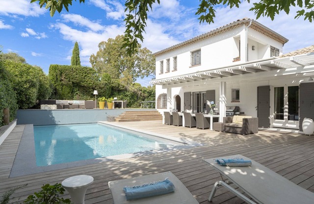 Villa Ava - walking distance to beach
