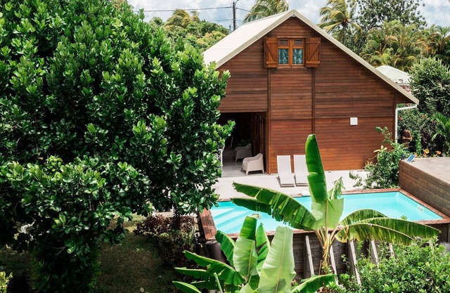 Villa avec piscine privative à la campagne