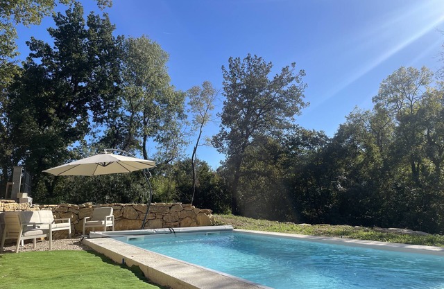 Villa Avec Piscine, Grand Jardin Arboré, au Calme Absolu!