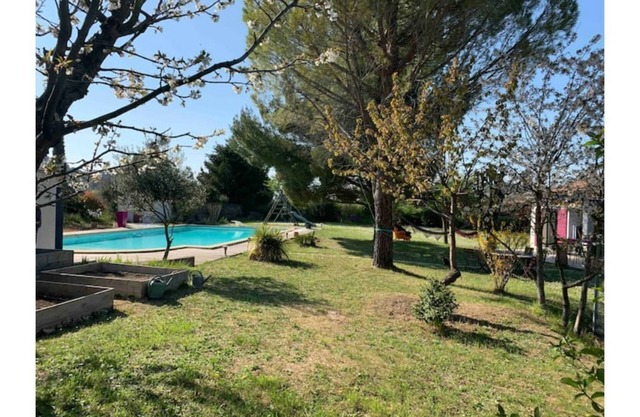 Villa Avec Piscine et Tennis en Campagne Aixoise