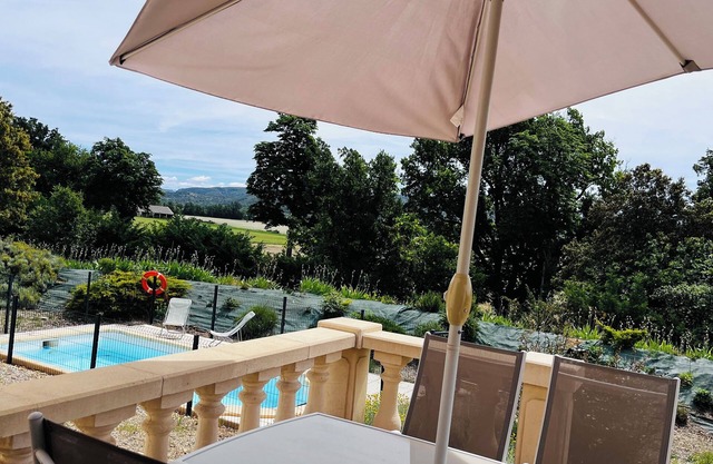 Villa Avec Piscine 3 Chambres et 3 Salles de Bains à Gréoux-les-bains