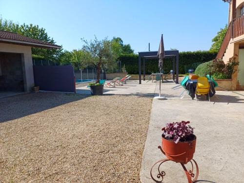 Villa avec piscine au calme à la campagne