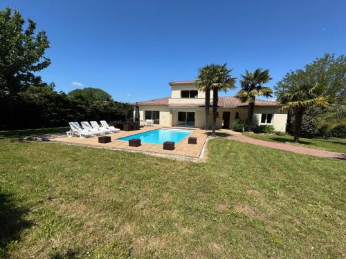 Villa avec piscine, à 5km de la plage