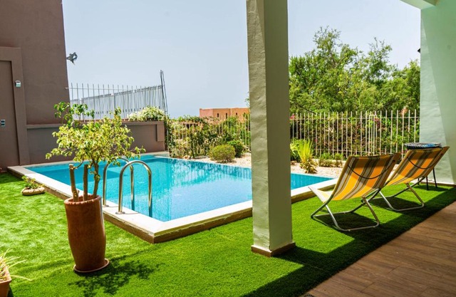 Villa avec piscine privée en bord de mer