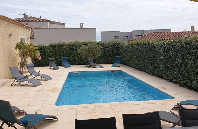 Villa Avec Piscine Privée et Salle de Jeux Proche des Plages