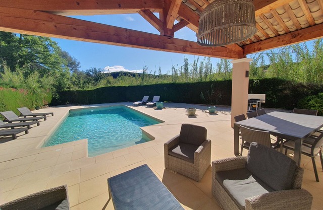 Villa B.Real Provencal charm at the foot of the vineyards