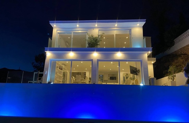 Villa 'Bali Málaga' with Sea View, Wi-Fi and Air Conditioning