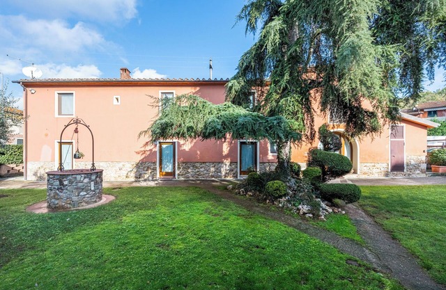 Villa 'Bella Toscana Relax' with Mountain View, Wi-Fi and Air Conditioning