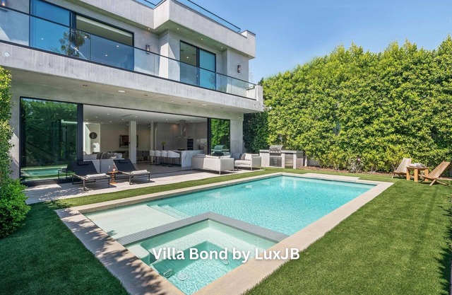 Villa Bond by LuxJB 🏆 Design Award-Winner 🏆 Heated Pool & Jacuzzi