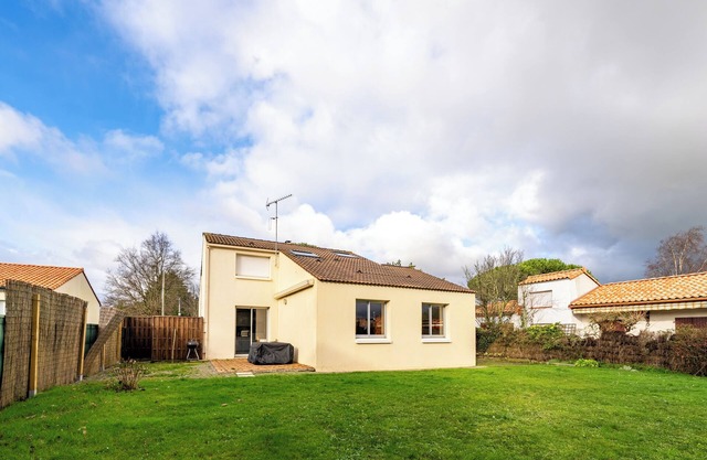 Villa 'Buissonnets' with Private Terrace, Private Garden and Wi-Fi