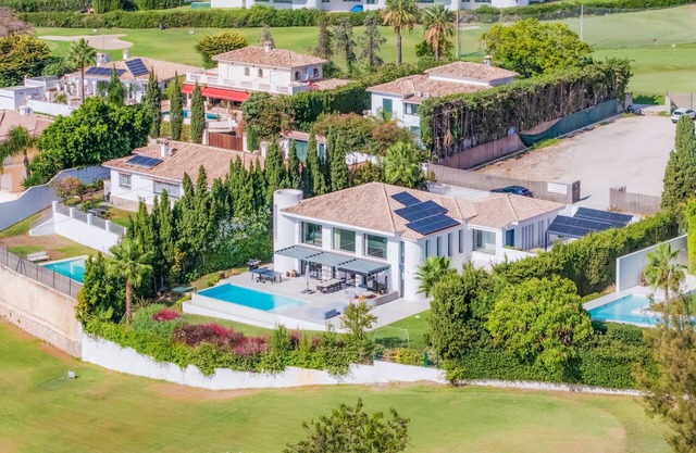 Villa Casa de Golf - modern luxury Villa with heated pool