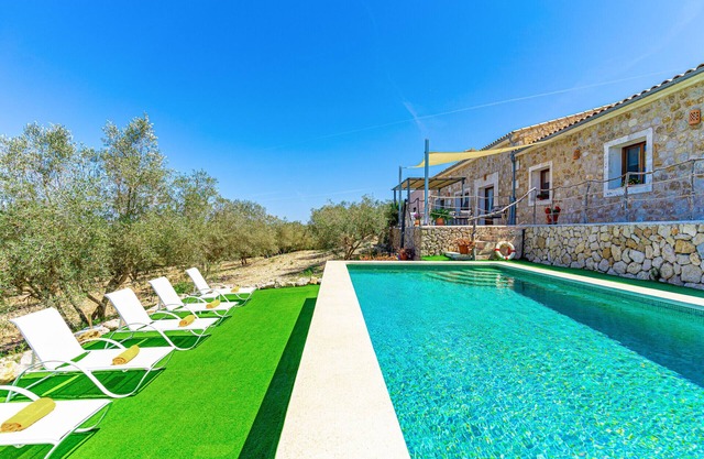 Villa Caluix with A/C, internet and swimming pool
