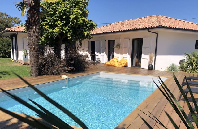 VILLA CAMAGAWith heated swimming pool between Bordeaux and the Bassin d'Arcachon