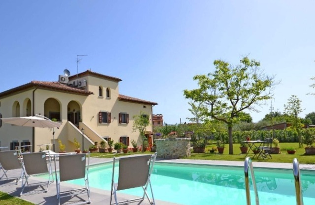 VILLA CAMUCIA