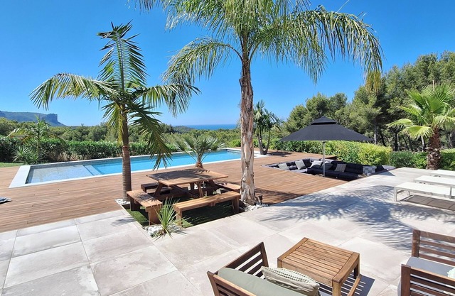 Villa Canailles, sea view, pool and jacuzzi, Cassis
