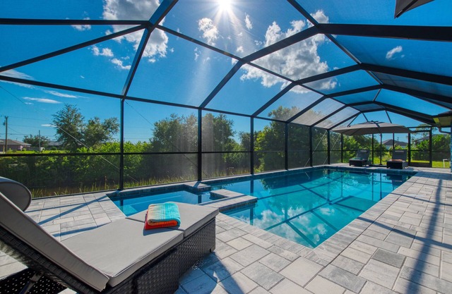 VILLA CAPESIDE – HEATED POOL & SPA | WATER VIEW | BOAT RENTAL + TOURS VOUCHER INCL.