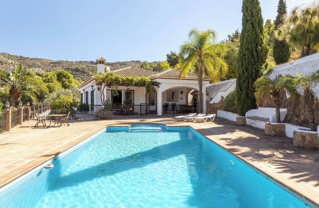 Villa Casa Cristina with Mountain Views, Pool, Garden, Air Conditioning and Wi-Fi