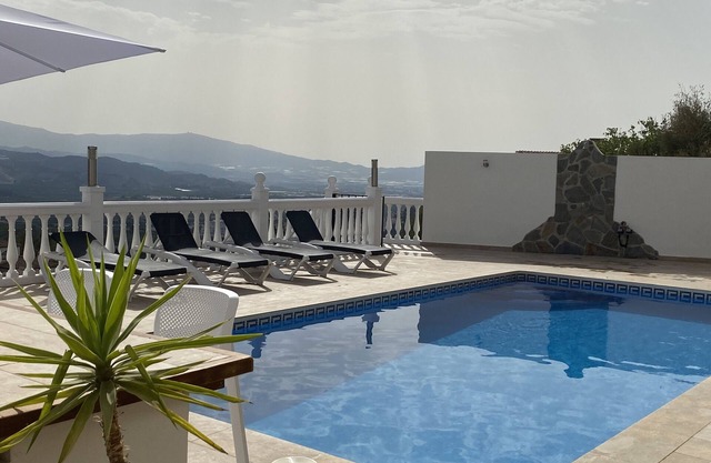 Villa 'Casa Descansa' with Sea View, Wi-Fi and Air Conditioning